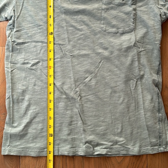 EVERLANE Men’s Light Green Heathered Cotton SS Tee - Picture 7 of 8